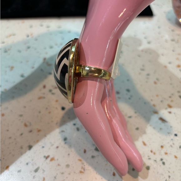 Round Circle‎ Chevron Pattern Statement Ring - Picture 5 of 7